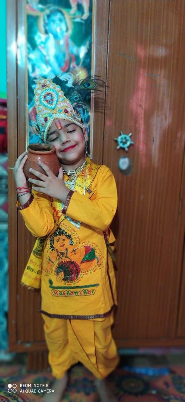 Little Vishwa Bharatiyans dressed up as Radha/ Krishna on Janamashtmi