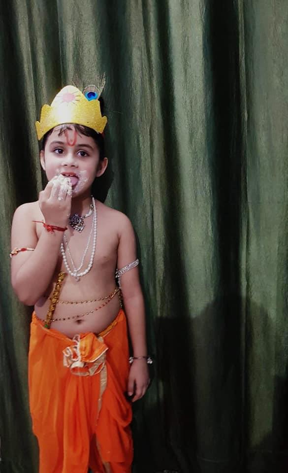 Little Vishwa Bharatiyans dressed up as Radha/ Krishna on Janamashtmi
