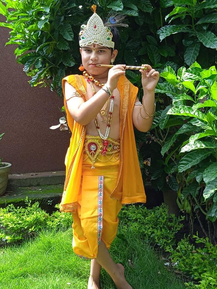 Little Vishwa Bharatiyans dressed up as Radha/ Krishna on Janamashtmi
