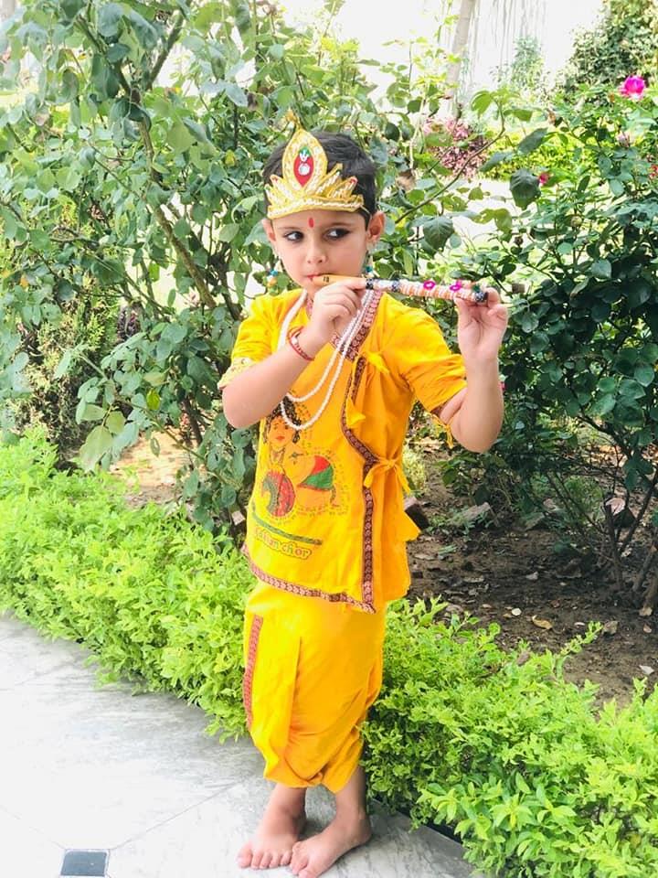 Little Vishwa Bharatiyans dressed up as Radha/ Krishna on Janamashtmi